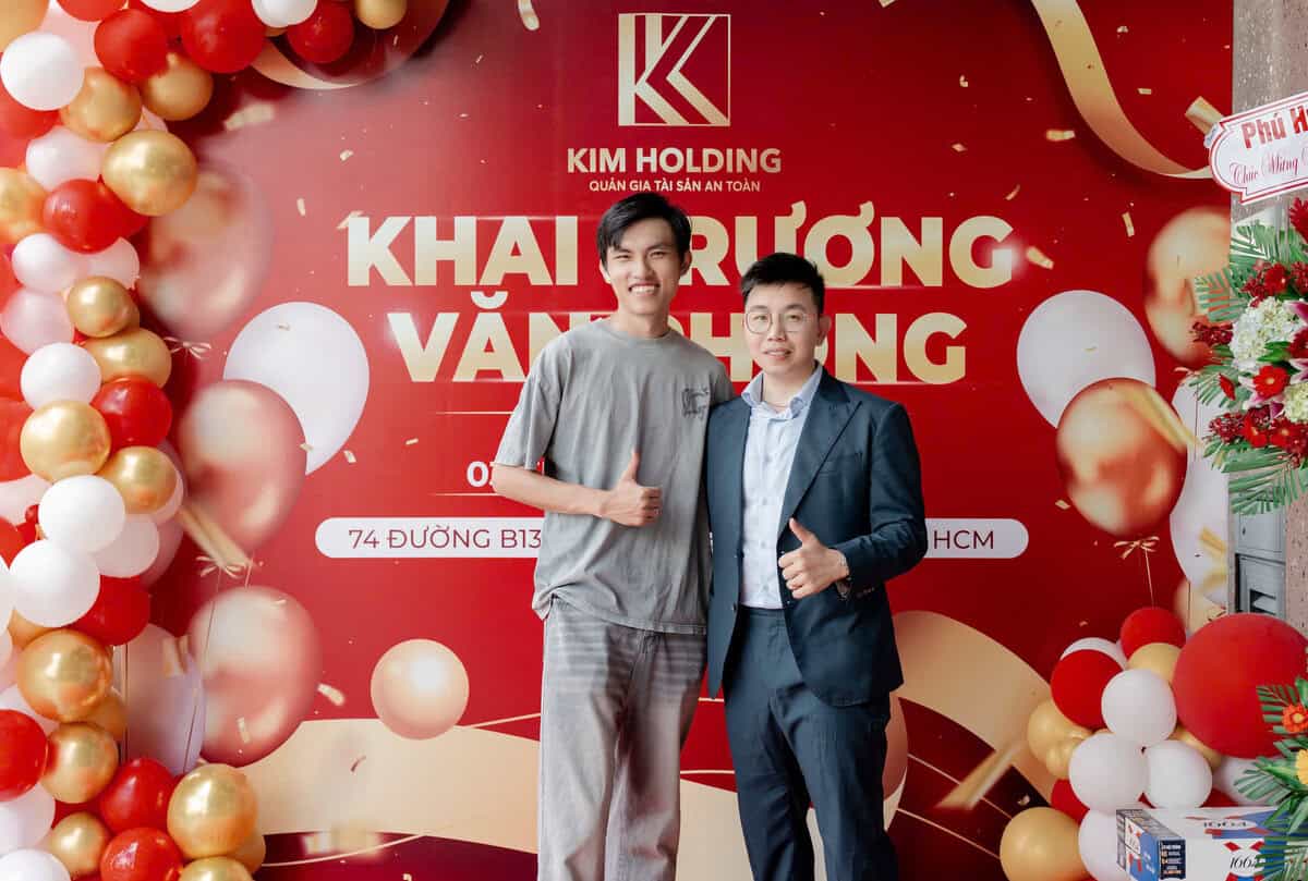 Những người bạn cũng góp mặt hòa mình cùng không khí hân hoan của sự kiện khai trương văn phòng KimHolding tại khu đô thị Zeitgeist