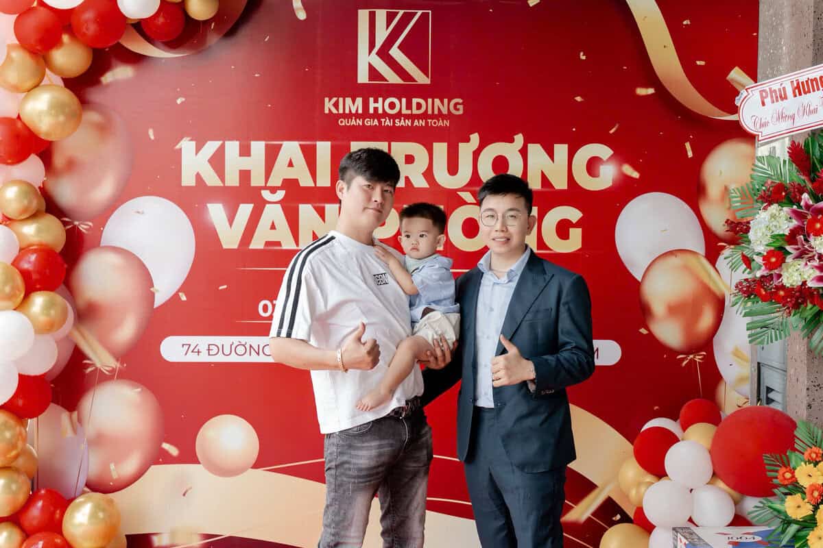 Những người bạn cũng góp mặt hòa mình cùng không khí hân hoan của sự kiện khai trương văn phòng KimHolding tại khu đô thị Zeitgeist
