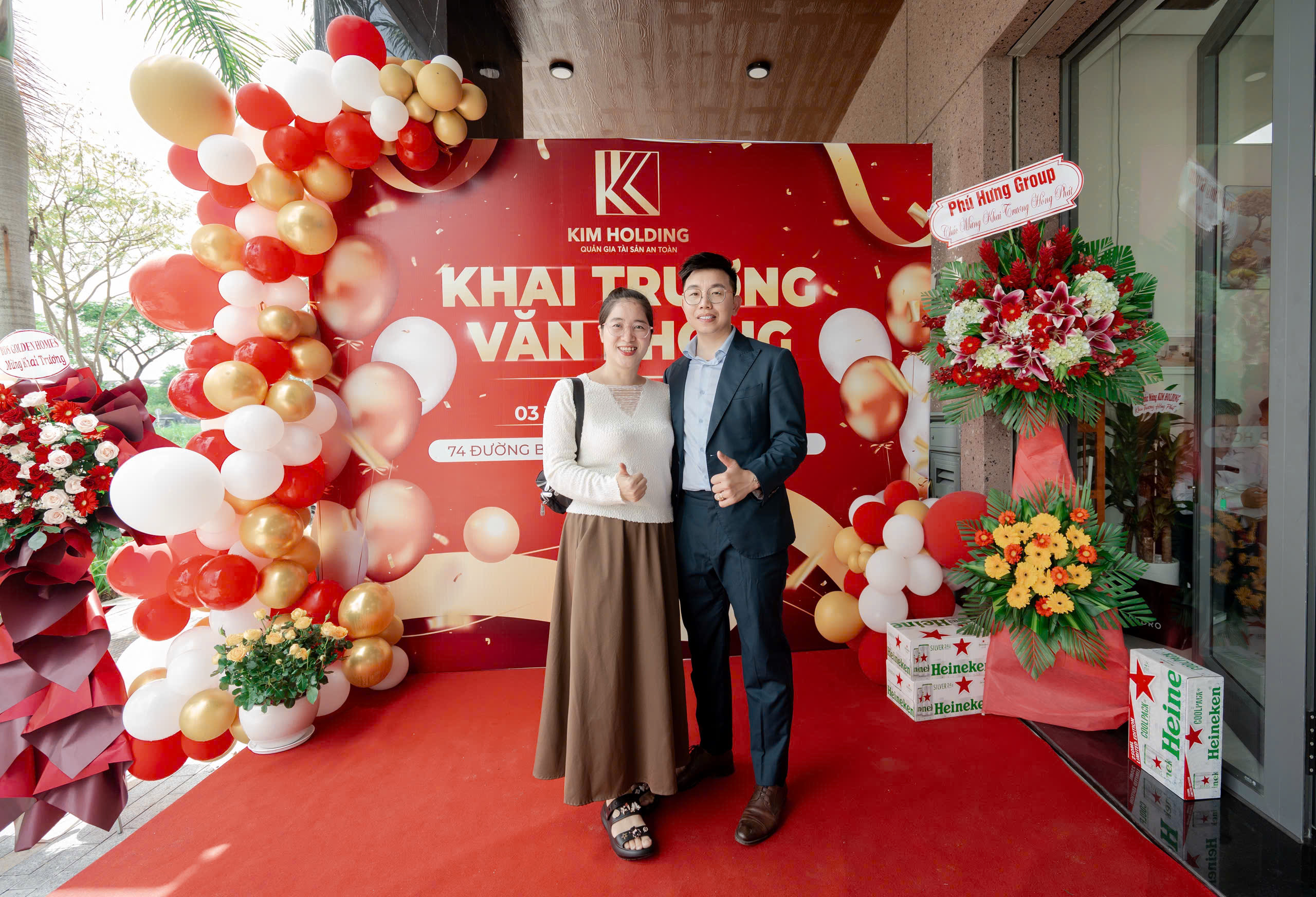 Quý anh chị cư dân tại khu đô thị Zeitgeist tham dự và chung vui với không khí hân hoan khai trương văn phòng KimHolding